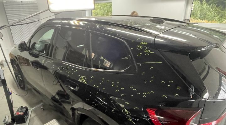 Naprawa samochodu po gradobiciu, ok 1000 wgnieceń