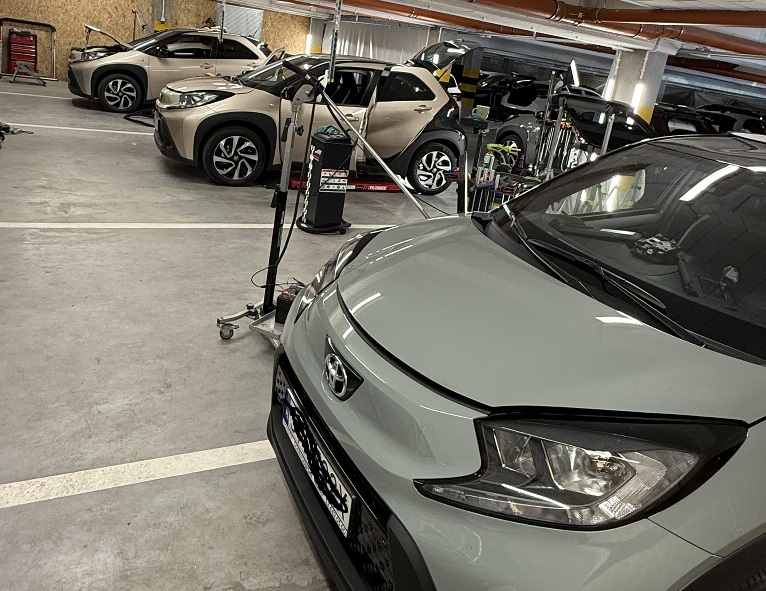 Przygotowane samochody do naprawy gradowej